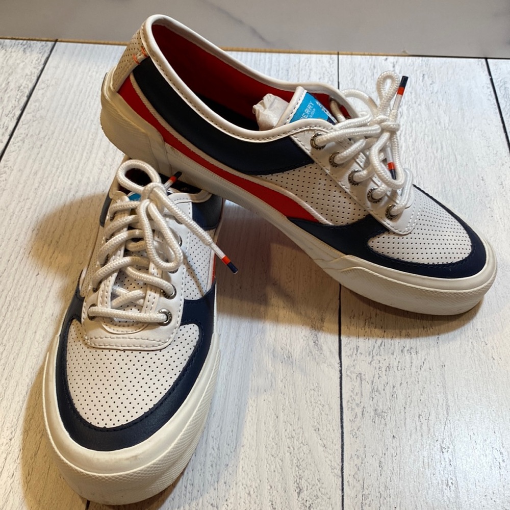 sperry white tennis shoes